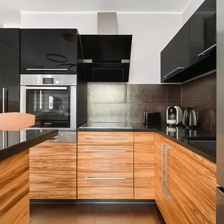 Apartment Rodzinne Z Parkingiem Sky Tower Centrum By Renters