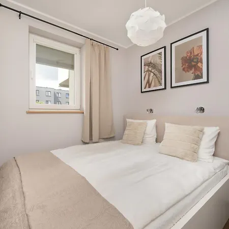Rodzinne Z Parkingiem Sky Tower Centrum By Renters * Breslavia