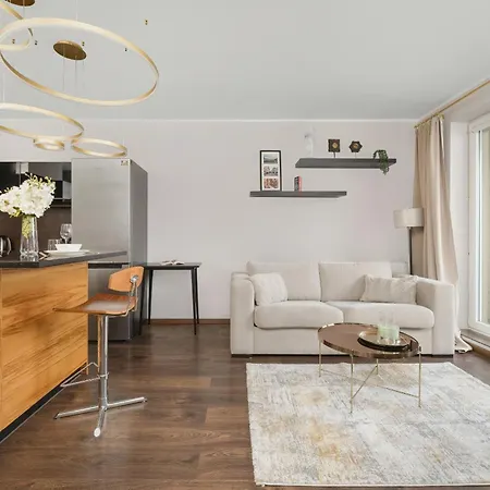 Rodzinne Z Parkingiem Sky Tower Centrum By Renters Appartement
