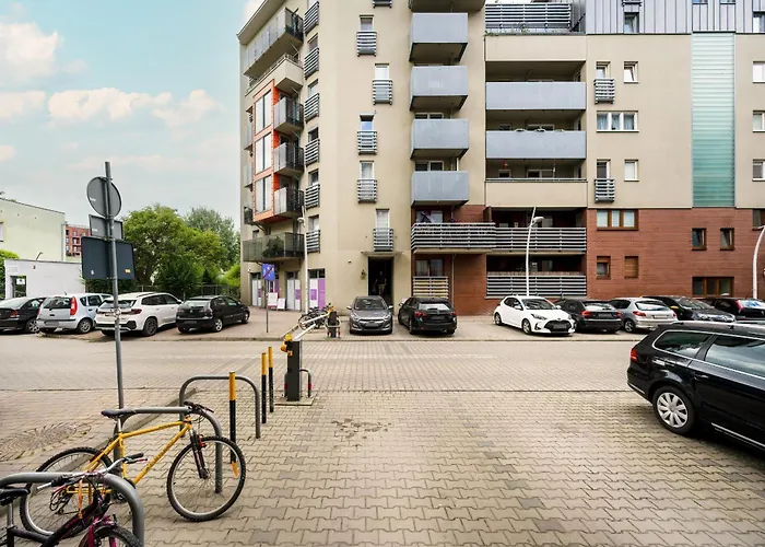 Rodzinne Z Parkingiem Sky Tower Centrum By Renters Wroclaw