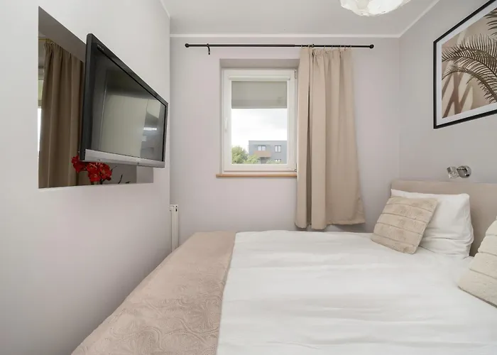 Apartment Rodzinne Z Parkingiem Sky Tower Centrum By Renters *