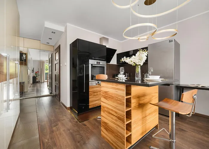 Apartment Rodzinne Z Parkingiem Sky Tower Centrum By Renters Wroclaw