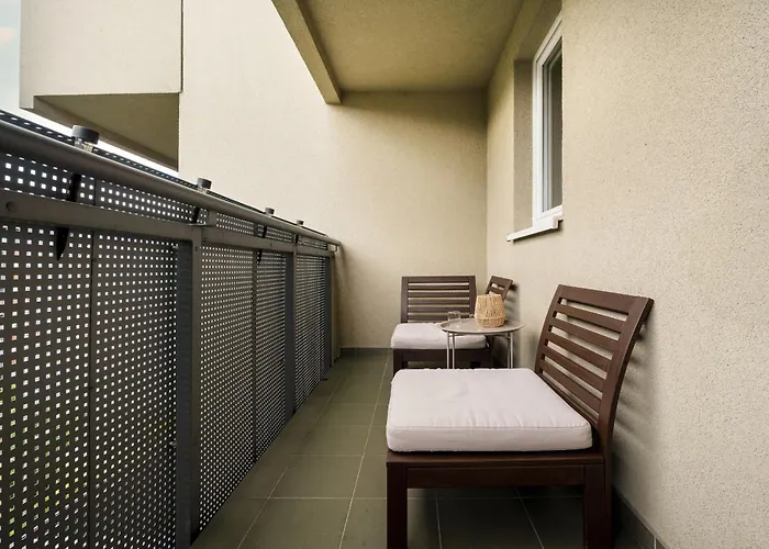 Rodzinne Z Parkingiem Sky Tower Centrum By Renters Wroclaw