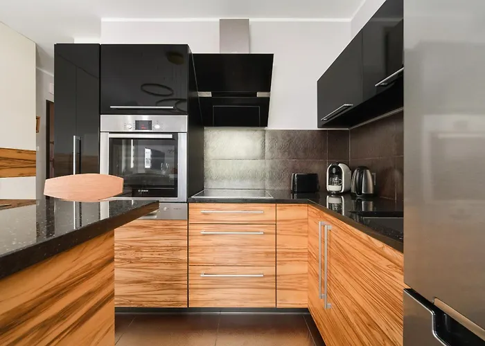 Apartment Rodzinne Z Parkingiem Sky Tower Centrum By Renters