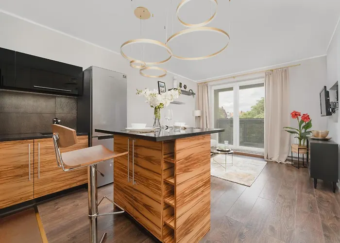 Apartment Rodzinne Z Parkingiem Sky Tower Centrum By Renters *