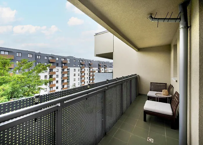 Apartment Rodzinne Z Parkingiem Sky Tower Centrum By Renters Wroclaw