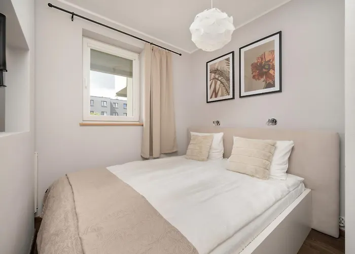 Rodzinne Z Parkingiem Sky Tower Centrum By Renters * Wroclaw