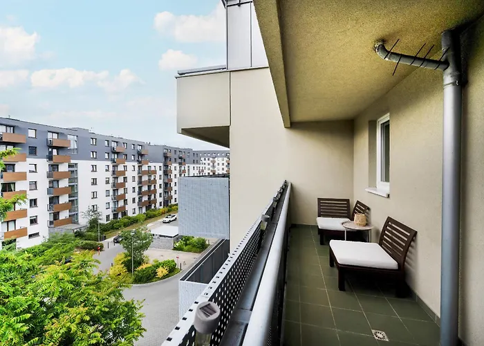Apartment Rodzinne Z Parkingiem Sky Tower Centrum By Renters Wroclaw