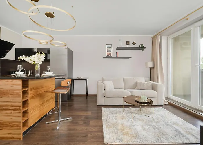 Rodzinne Z Parkingiem Sky Tower Centrum By Renters Apartment