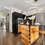 アパート Rodzinne Z Parkingiem Sky Tower Centrum By Renters ヴロツワフ
