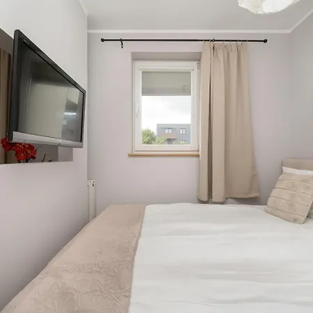 Apartment Rodzinne Z Parkingiem Sky Tower Centrum By Renters *