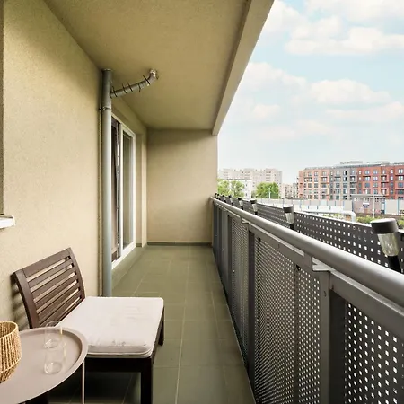 Rodzinne Z Parkingiem Sky Tower Centrum By Renters شقة فروتسواف