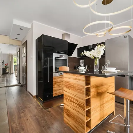 شقة Rodzinne Z Parkingiem Sky Tower Centrum By Renters فروتسواف