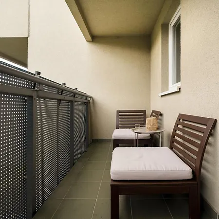 Rodzinne Z Parkingiem Sky Tower Centrum By Renters فروتسواف