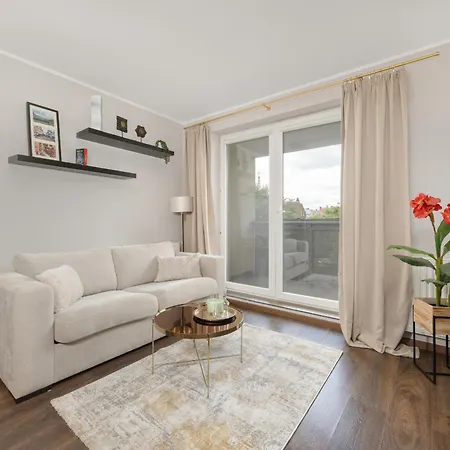 Rodzinne Z Parkingiem Sky Tower Centrum By Renters *