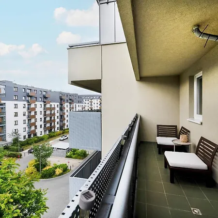 شقة Rodzinne Z Parkingiem Sky Tower Centrum By Renters فروتسواف